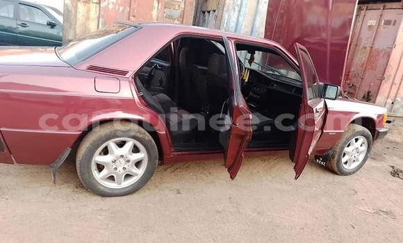 Acheter Occasion Voiture Mercedes-Benz 190 Rouge à Conakry, Conakry Acheter Occasion Voiture Mercedes-Benz 190 Rouge à Conakry, Conakry