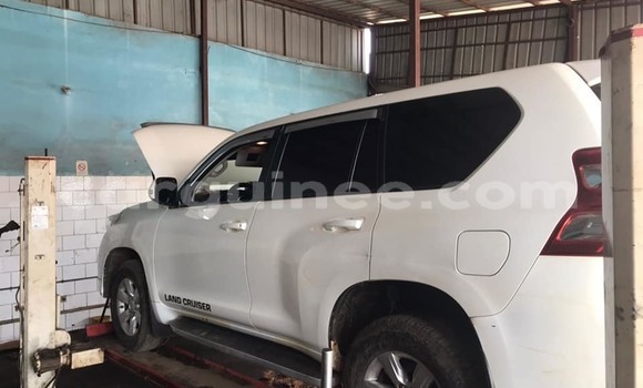 Acheter Occasion Voiture Toyota Land Cruiser Prado Blanc à Conakry, Conakry Acheter Occasion Voiture Toyota Land Cruiser Prado Blanc à Conakry, Conakry