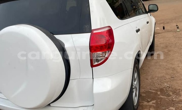 Acheter Occasion Voiture Toyota RAV4 Blanc à Conakry, Conakry Acheter Occasion Voiture Toyota RAV4 Blanc à Conakry, Conakry
