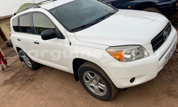 Acheter Occasion Voiture Toyota RAV4 Blanc à Conakry, Conakry Acheter Occasion Voiture Toyota RAV4 Blanc à Conakry, Conakry