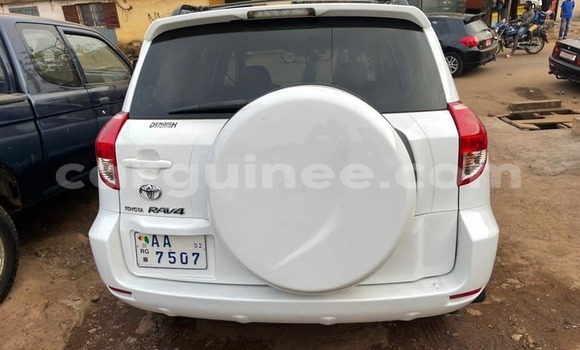 Acheter Occasion Voiture Toyota RAV4 Blanc à Conakry, Conakry Acheter Occasion Voiture Toyota RAV4 Blanc à Conakry, Conakry