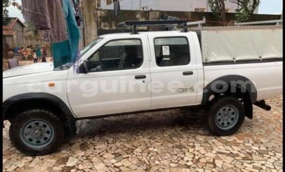 Buy Used Nissan Navara White Car in Conakry in Conakry