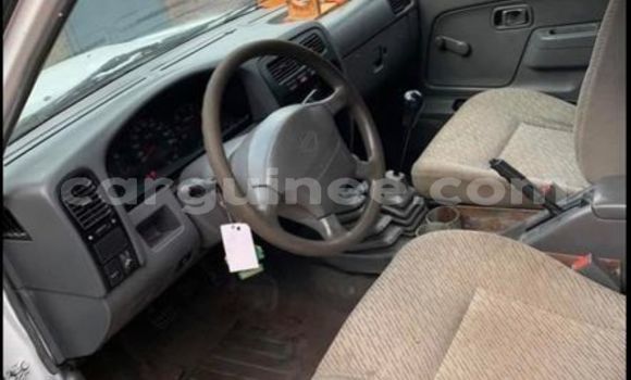 Acheter Occasion Voiture Nissan Navara Blanc à Conakry, Conakry Acheter Occasion Voiture Nissan Navara Blanc à Conakry, Conakry