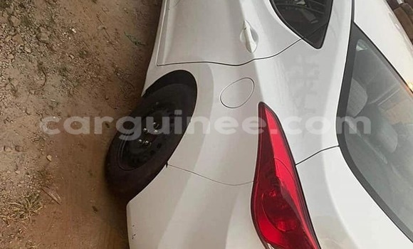 Buy Used Hyundai Elantra White Car in Conakry in Conakry Buy Used Hyundai Elantra White Car in Conakry in Conakry