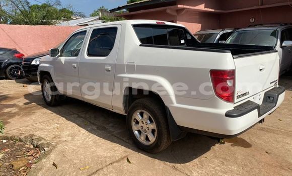 Buy Used Honda Ridgeline White Car in Conakry in Conakry Buy Used Honda Ridgeline White Car in Conakry in Conakry