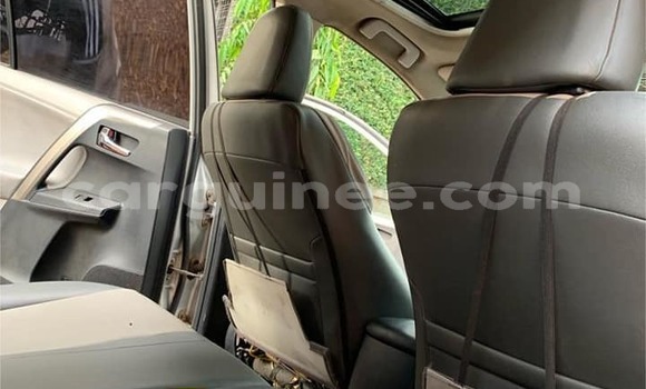 Acheter Occasion Voiture Toyota RAV4 Gris à Conakry, Conakry Acheter Occasion Voiture Toyota RAV4 Gris à Conakry, Conakry