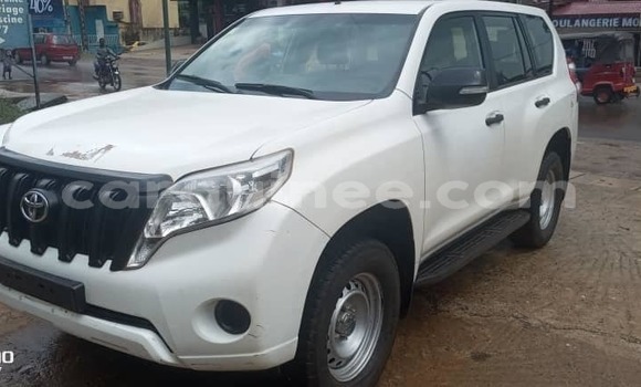 Acheter Occasion Voiture Toyota Land Cruiser Prado Blanc à Conakry, Conakry Acheter Occasion Voiture Toyota Land Cruiser Prado Blanc à Conakry, Conakry