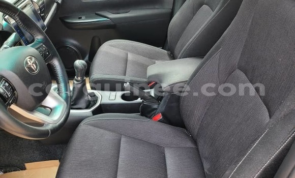 Buy Used Toyota Hilux Silver Car in Conakry in Conakry Buy Used Toyota Hilux Silver Car in Conakry in Conakry