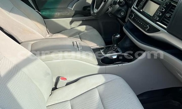 Buy Used Toyota Highlander Silver Car in Conakry in Conakry Buy Used Toyota Highlander Silver Car in Conakry in Conakry