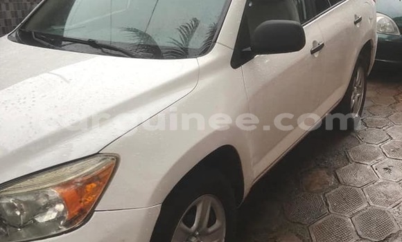 Acheter Occasion Voiture Toyota RAV4 Blanc à Conakry, Conakry Acheter Occasion Voiture Toyota RAV4 Blanc à Conakry, Conakry