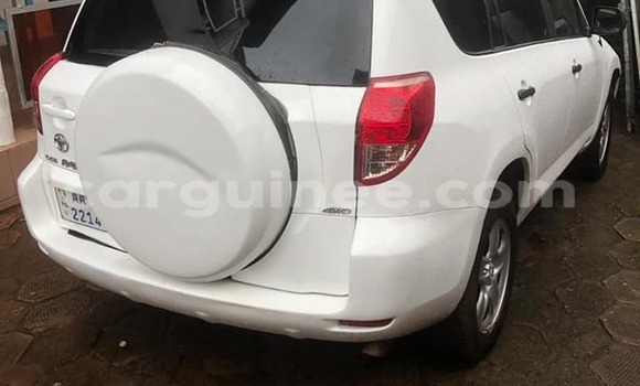 Acheter Occasion Voiture Toyota RAV4 Blanc à Conakry, Conakry Acheter Occasion Voiture Toyota RAV4 Blanc à Conakry, Conakry