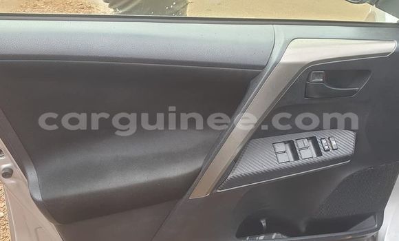 Acheter Occasion Voiture Toyota RAV4 Gris à Conakry, Conakry Acheter Occasion Voiture Toyota RAV4 Gris à Conakry, Conakry