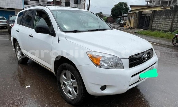 Acheter Occasion Voiture Toyota RAV4 Blanc à Conakry, Conakry Acheter Occasion Voiture Toyota RAV4 Blanc à Conakry, Conakry