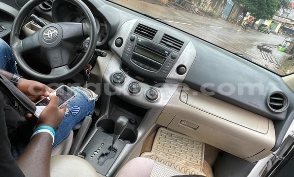 Acheter Occasion Voiture Toyota RAV4 Blanc à Conakry, Conakry Acheter Occasion Voiture Toyota RAV4 Blanc à Conakry, Conakry