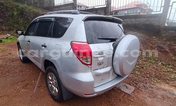 Acheter Occasion Voiture Toyota RAV4 Gris à Conakry, Conakry Acheter Occasion Voiture Toyota RAV4 Gris à Conakry, Conakry