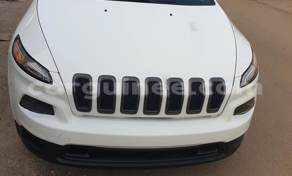 Buy Used Jeep Cherokee White Car in Conakry in Conakry Buy Used Jeep Cherokee White Car in Conakry in Conakry
