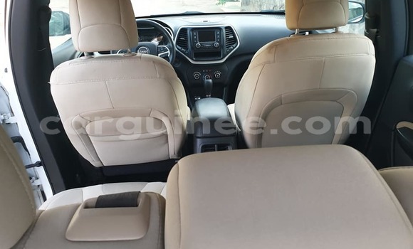 Acheter Occasion Voiture Jeep Cherokee Blanc à Conakry, Conakry Acheter Occasion Voiture Jeep Cherokee Blanc à Conakry, Conakry