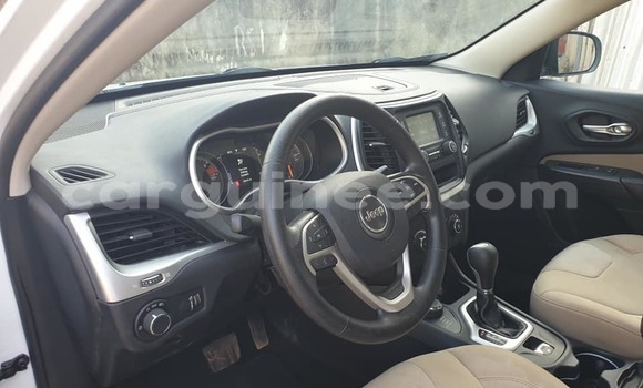 Acheter Occasion Voiture Jeep Cherokee Blanc à Conakry, Conakry Acheter Occasion Voiture Jeep Cherokee Blanc à Conakry, Conakry