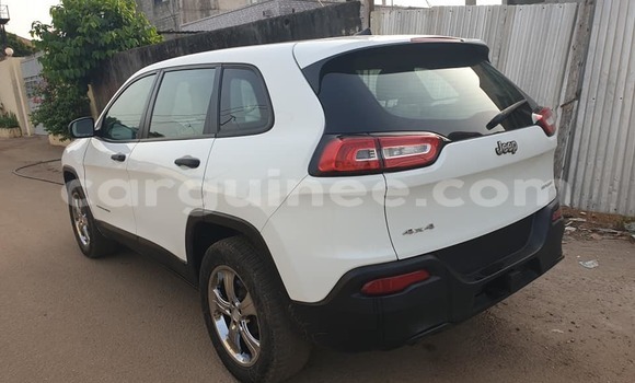 Acheter Occasion Voiture Jeep Cherokee Blanc à Conakry, Conakry Acheter Occasion Voiture Jeep Cherokee Blanc à Conakry, Conakry