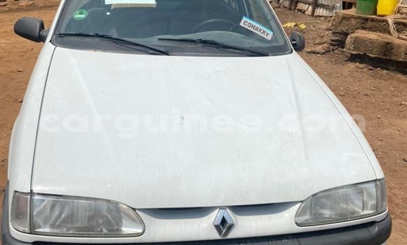 Buy Used Renault 19 White Car in Conakry in Conakry