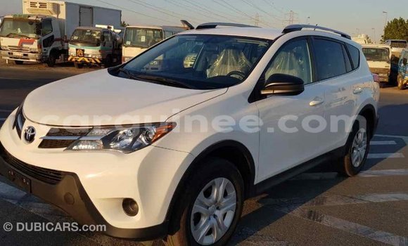 Acheter Import Voiture Toyota RAV4 Blanc à Import - Dubai, Conakry Acheter Import Voiture Toyota RAV4 Blanc à Import - Dubai, Conakry