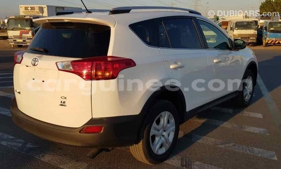 Acheter Import Voiture Toyota RAV4 Blanc à Import - Dubai, Conakry Acheter Import Voiture Toyota RAV4 Blanc à Import - Dubai, Conakry
