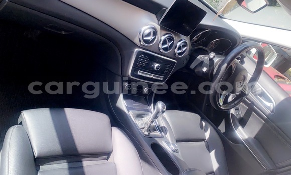 Acheter Occasion Voiture Mercedes Viano Blanc à Conakry, Conakry Acheter Occasion Voiture Mercedes Viano Blanc à Conakry, Conakry