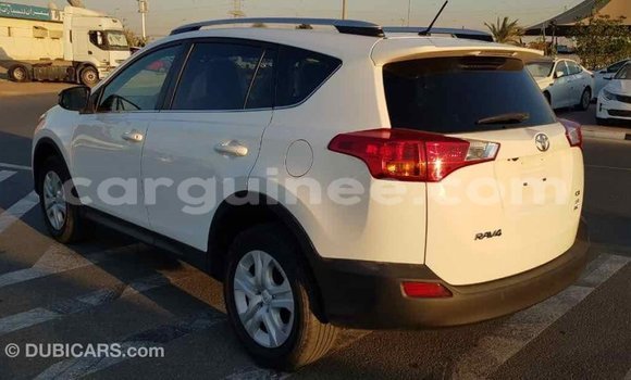 Acheter Import Voiture Toyota RAV4 Blanc à Import - Dubai, Conakry Acheter Import Voiture Toyota RAV4 Blanc à Import - Dubai, Conakry
