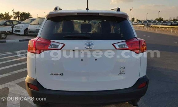 Acheter Import Voiture Toyota RAV4 Blanc à Import - Dubai, Conakry Acheter Import Voiture Toyota RAV4 Blanc à Import - Dubai, Conakry