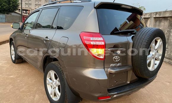 Acheter Occasion Voiture Toyota RAV4 Marron à Conakry, Conakry Acheter Occasion Voiture Toyota RAV4 Marron à Conakry, Conakry