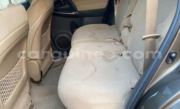 Acheter Occasion Voiture Toyota RAV4 Marron à Conakry, Conakry Acheter Occasion Voiture Toyota RAV4 Marron à Conakry, Conakry