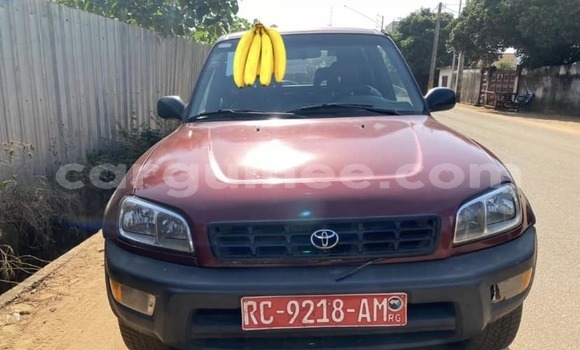 Acheter Occasion Voiture Toyota RAV4 Rouge à Conakry, Conakry Acheter Occasion Voiture Toyota RAV4 Rouge à Conakry, Conakry
