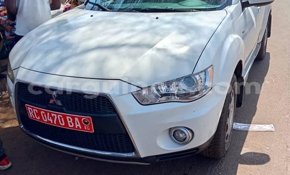 Buy Used Mitsubishi Outlander White Car in Conakry in Conakry Buy Used Mitsubishi Outlander White Car in Conakry in Conakry
