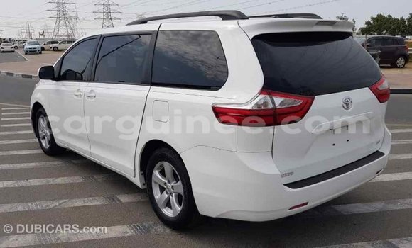 Acheter Import Voiture Toyota Sienna Blanc à Import - Dubai, Conakry Acheter Import Voiture Toyota Sienna Blanc à Import - Dubai, Conakry