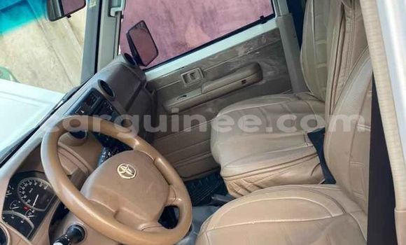 Acheter Occasion Voiture Toyota Land Cruiser Blanc à Conakry, Conakry Acheter Occasion Voiture Toyota Land Cruiser Blanc à Conakry, Conakry