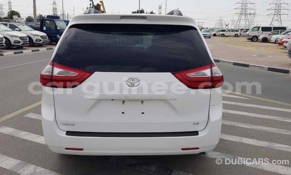 Acheter Import Voiture Toyota Sienna Blanc à Import - Dubai, Conakry Acheter Import Voiture Toyota Sienna Blanc à Import - Dubai, Conakry