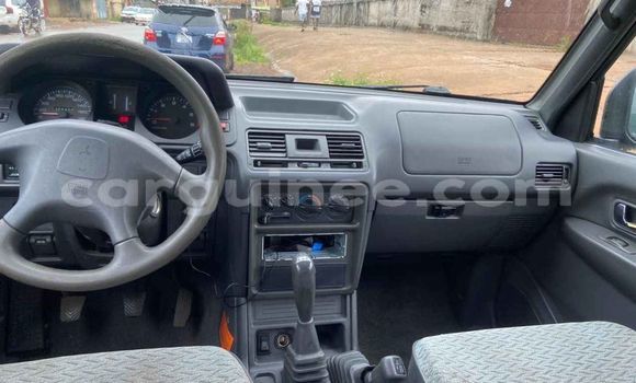 Acheter Occasion Voiture Mitsubishi Pajero Bleu à Conakry, Conakry Acheter Occasion Voiture Mitsubishi Pajero Bleu à Conakry, Conakry