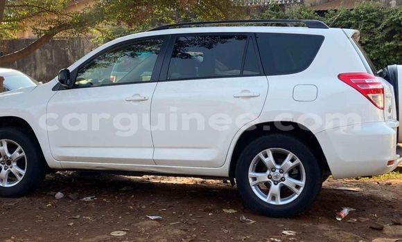 Acheter Occasion Voiture Toyota RAV4 Blanc à Conakry, Conakry Acheter Occasion Voiture Toyota RAV4 Blanc à Conakry, Conakry