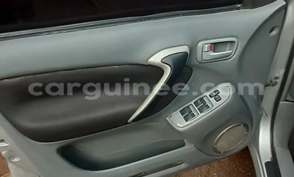 Acheter Occasion Voiture Toyota RAV4 Gris à Conakry, Conakry Acheter Occasion Voiture Toyota RAV4 Gris à Conakry, Conakry
