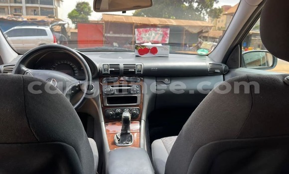Acheter Occasion Voiture Mercedes-Benz C–Class Bleu à Conakry, Conakry Acheter Occasion Voiture Mercedes-Benz C–Class Bleu à Conakry, Conakry