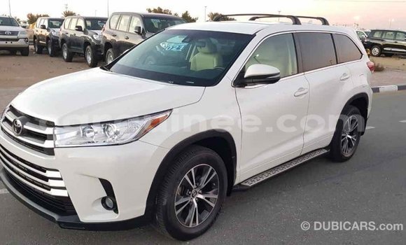 Acheter Import Voiture Toyota Highlander Blanc à Import - Dubai, Conakry Acheter Import Voiture Toyota Highlander Blanc à Import - Dubai, Conakry