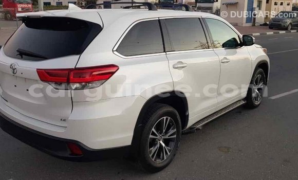 Acheter Import Voiture Toyota Highlander Blanc à Import - Dubai, Conakry Acheter Import Voiture Toyota Highlander Blanc à Import - Dubai, Conakry