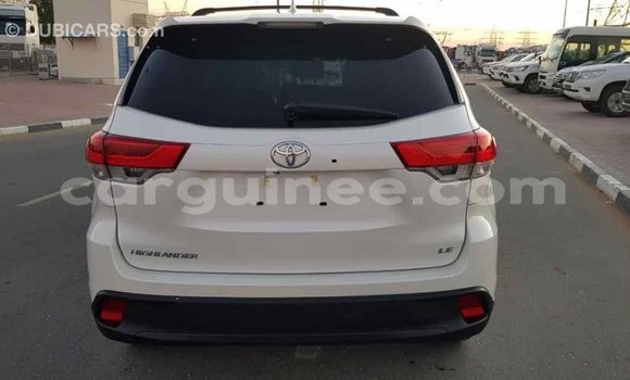 Acheter Import Voiture Toyota Highlander Blanc à Import - Dubai, Conakry Acheter Import Voiture Toyota Highlander Blanc à Import - Dubai, Conakry