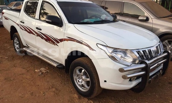 Buy Used Mitsubishi L200 White Car in Conakry in Conakry