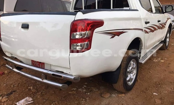 Acheter Occasion Voiture Mitsubishi L200 Blanc à Conakry, Conakry Acheter Occasion Voiture Mitsubishi L200 Blanc à Conakry, Conakry