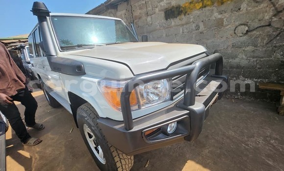 Acheter Occasion Voiture Toyota Land Cruiser Blanc à Conakry, Conakry Acheter Occasion Voiture Toyota Land Cruiser Blanc à Conakry, Conakry