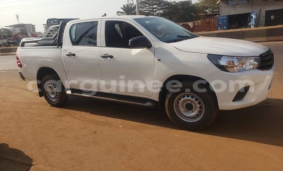 Acheter Occasion Voiture Toyota Hilux Blanc à Conakry, Conakry Acheter Occasion Voiture Toyota Hilux Blanc à Conakry, Conakry