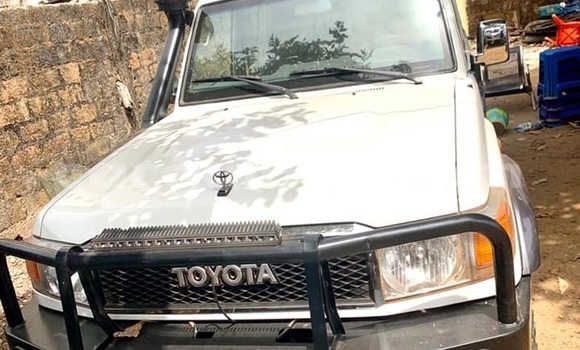 Acheter Occasion Voiture Toyota Land Cruiser Gris à Conakry, Conakry Acheter Occasion Voiture Toyota Land Cruiser Gris à Conakry, Conakry