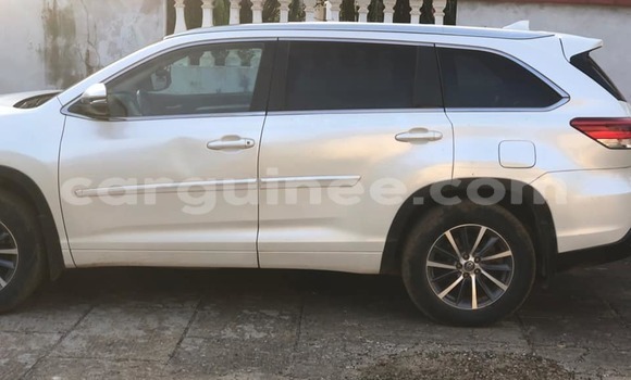 Acheter Occasion Voiture Toyota Highlander Blanc à Conakry, Conakry Acheter Occasion Voiture Toyota Highlander Blanc à Conakry, Conakry