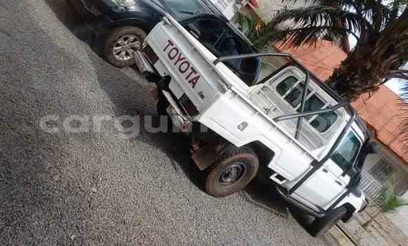Buy Used Toyota Land Cruiser Black Car in Conakry in Conakry